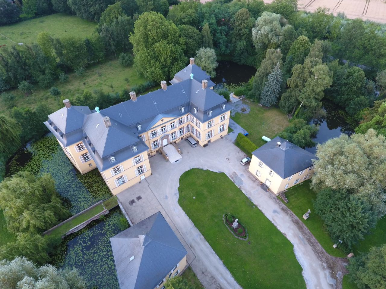 Schloss von oben.jpg
